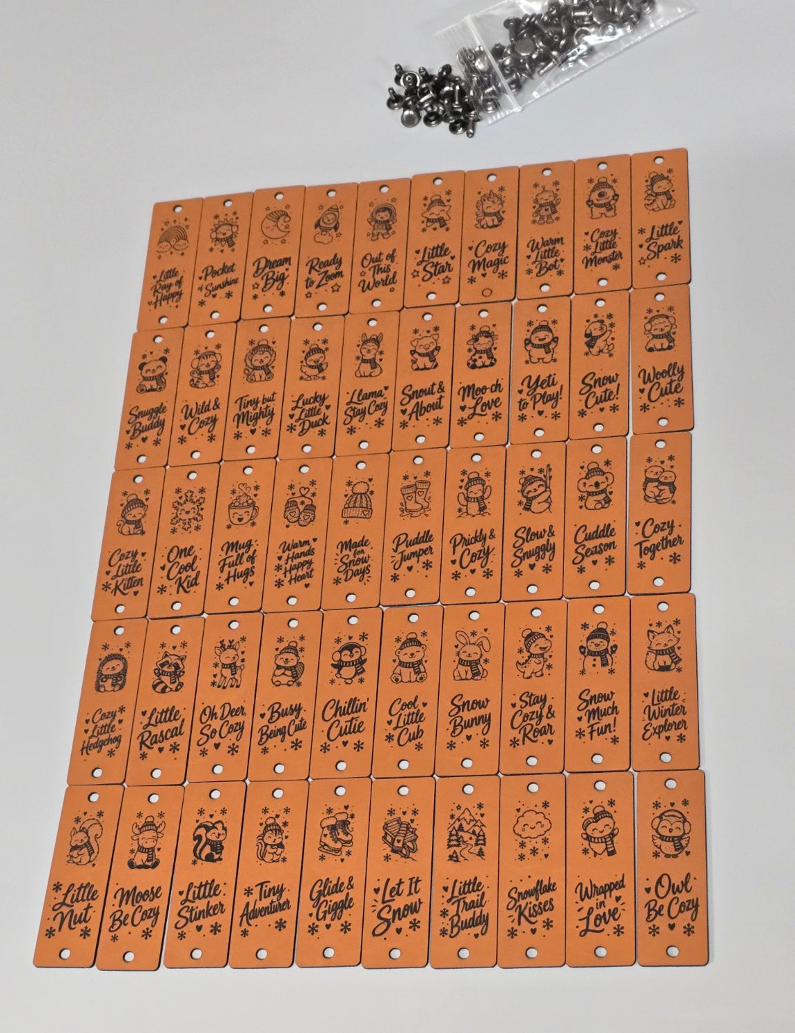 Overview of all 50 kids designs faux leather fold-over tags
