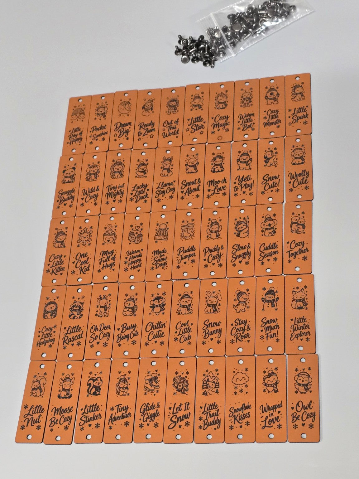 Overview of all 50 kids designs faux leather fold-over tags