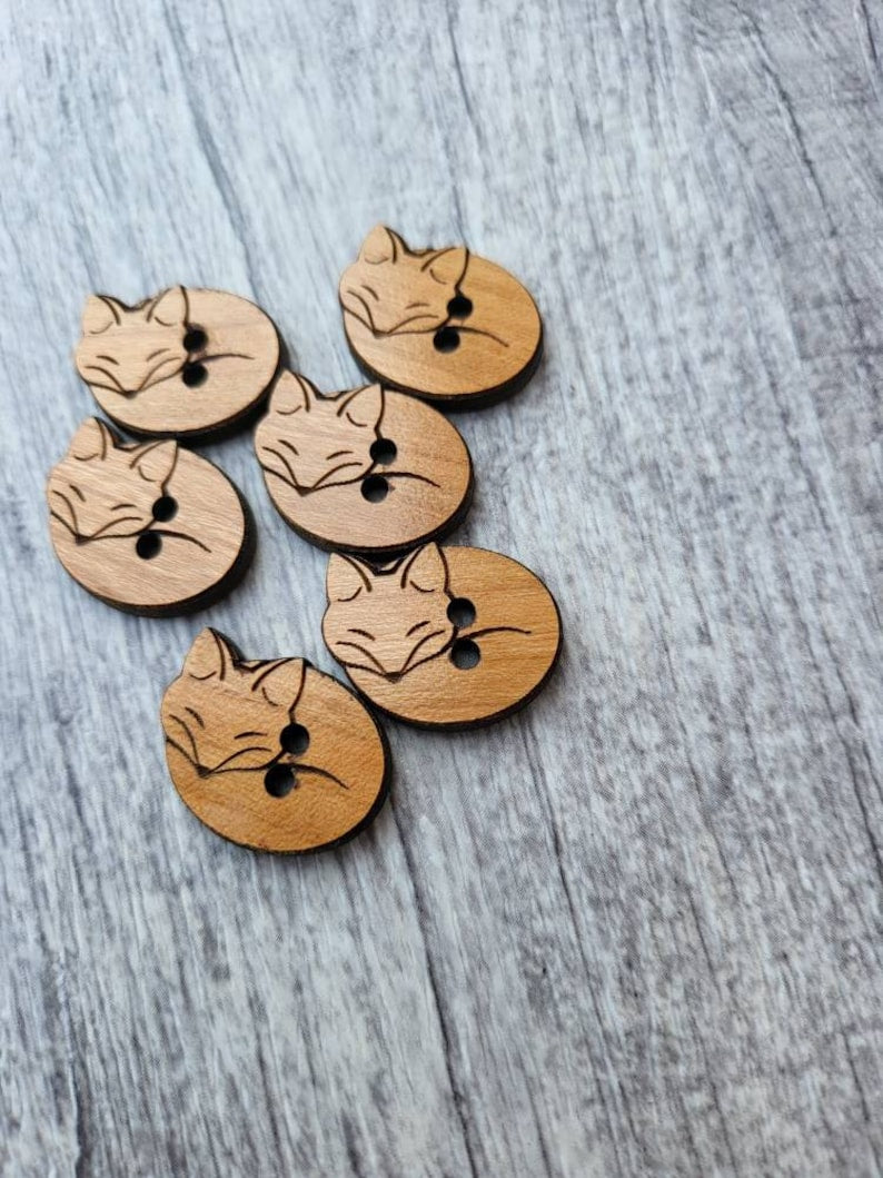 Sleeping fox wooden buttons — product photo 3